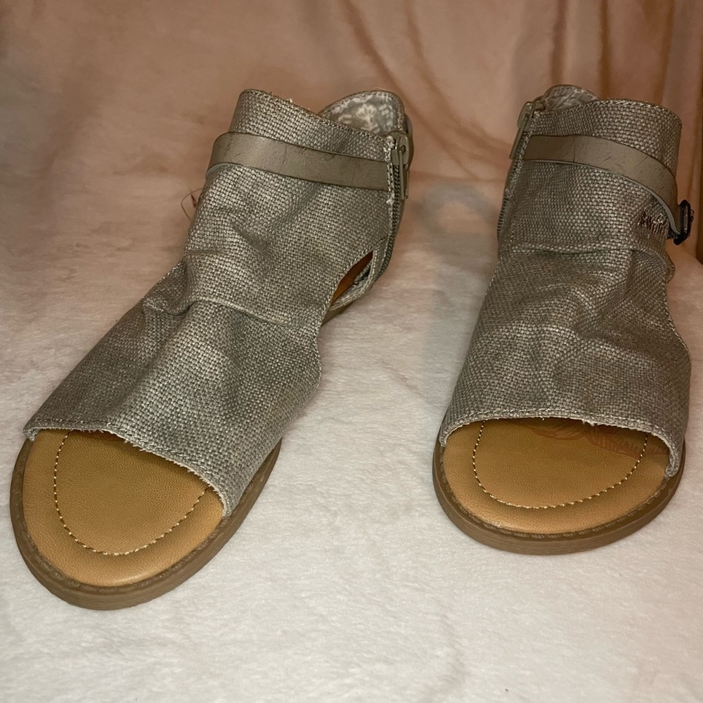Blowfish open toe shoe w/ inner side zip